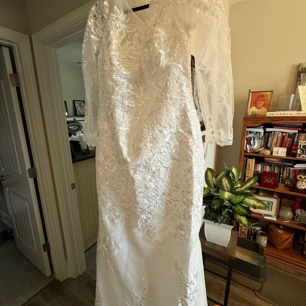 Elegant White Lace Wedding dress